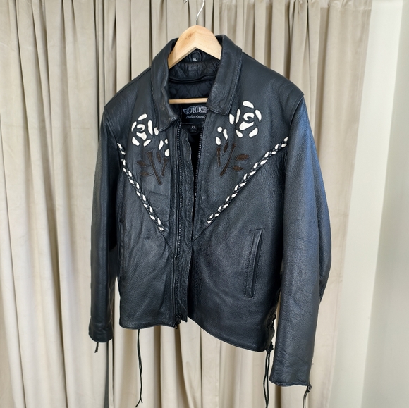 RARE Vintage UNIK Black Leather Biker Jacket with White Rose Floral Design - Picture 5 of 8